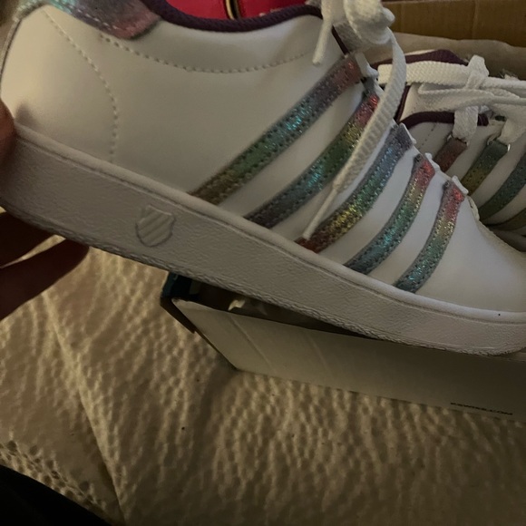 K Swiss Rainbow Sneakers , NWT NEVER WORN, Size BIG KIDS 7 - Picture 3 of 3